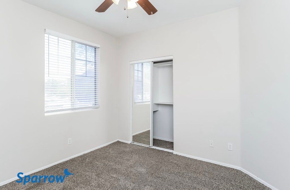 2203 S Harper photo 3