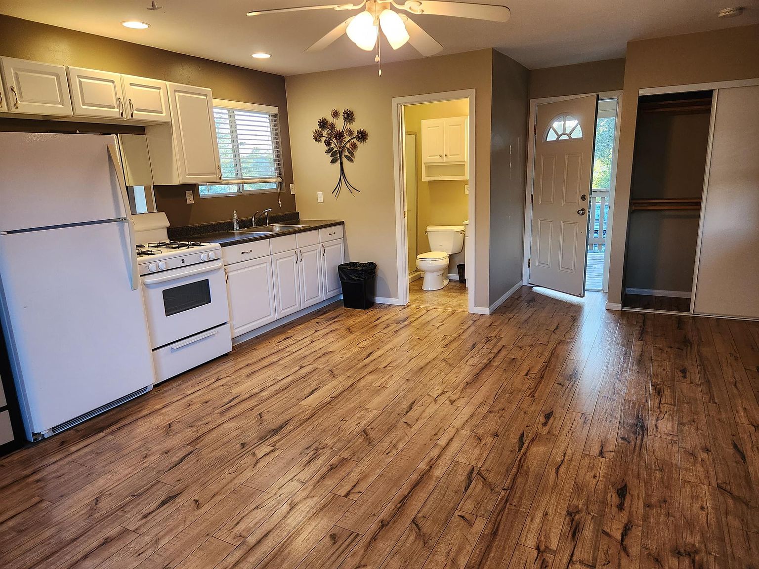3663 Genista Pl photo 4