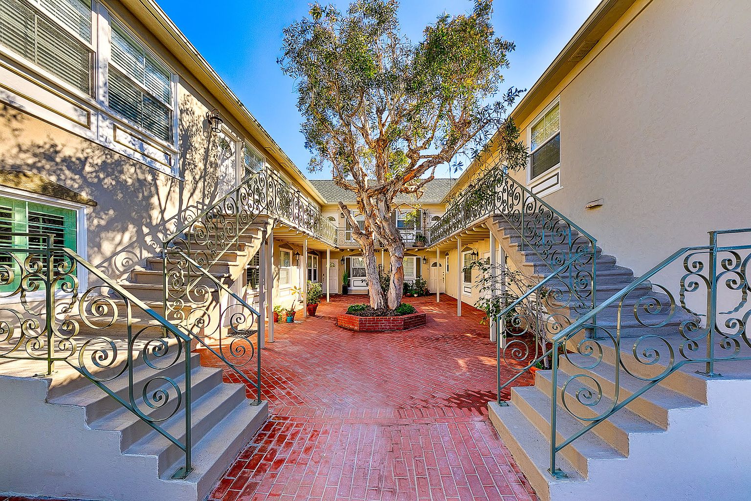215 Bonair St photo 4