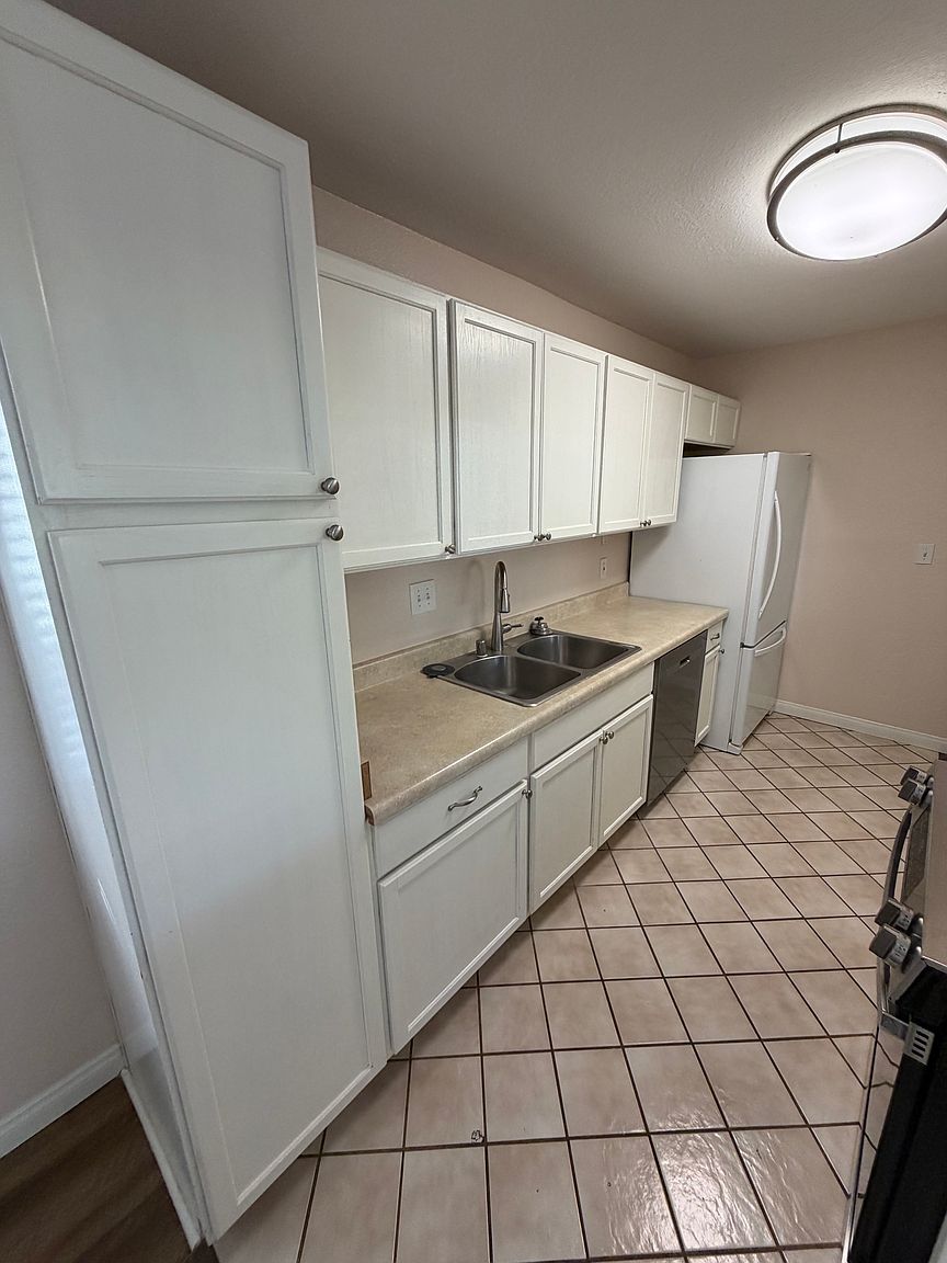 12722 Lakeshore Dr photo 5