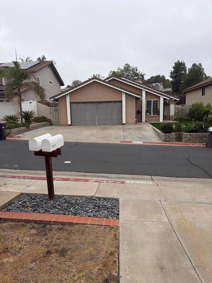 10526 Pine Grove St photo 2