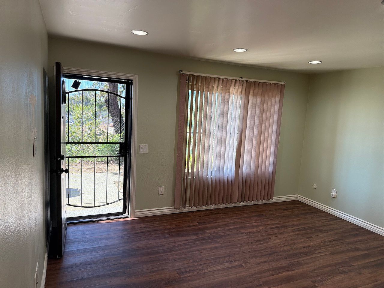 8119 Paradise Valley Ct photo 2