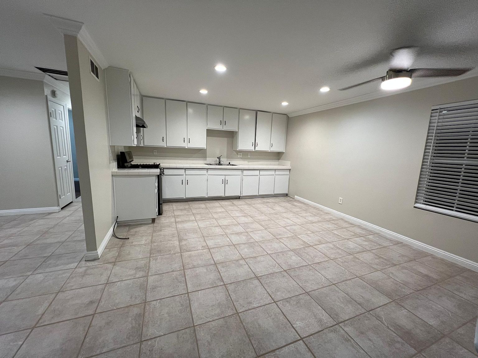 318 Worthington St photo 3