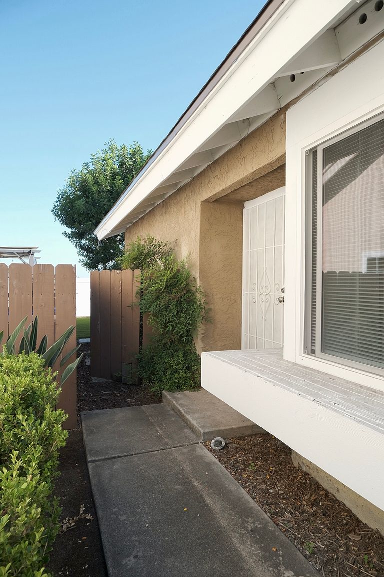 6941 Enborne Ln photo 3
