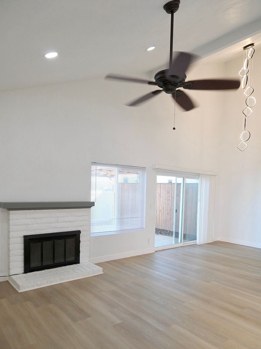 6941 Enborne Ln photo 4