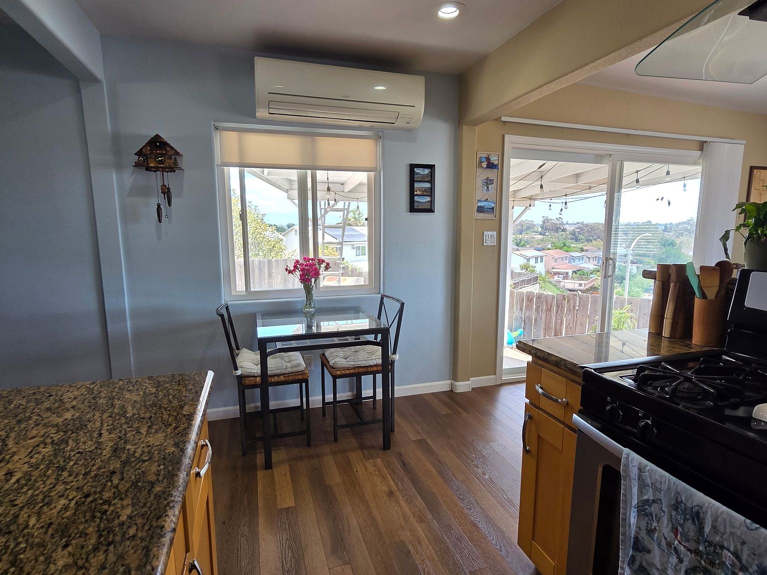 2952 Manos Dr photo 4