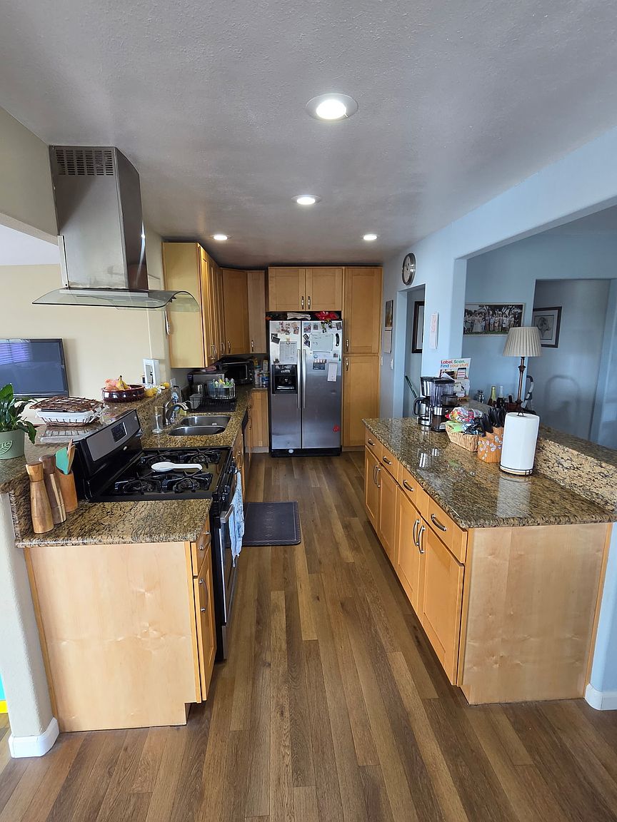 2952 Manos Dr photo 5