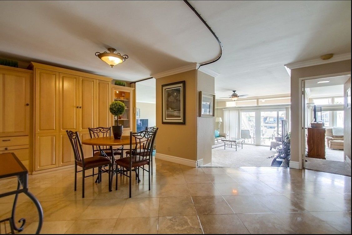 87 Kingston Ct W photo 2