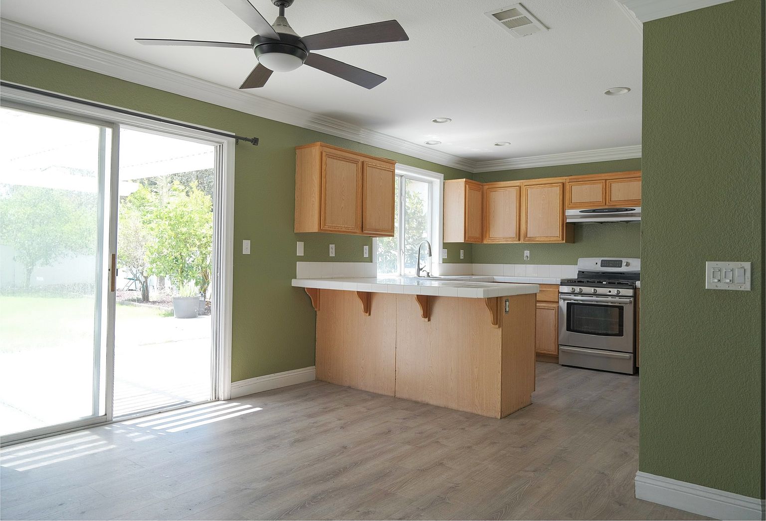 3537 Maguire Rd photo 3