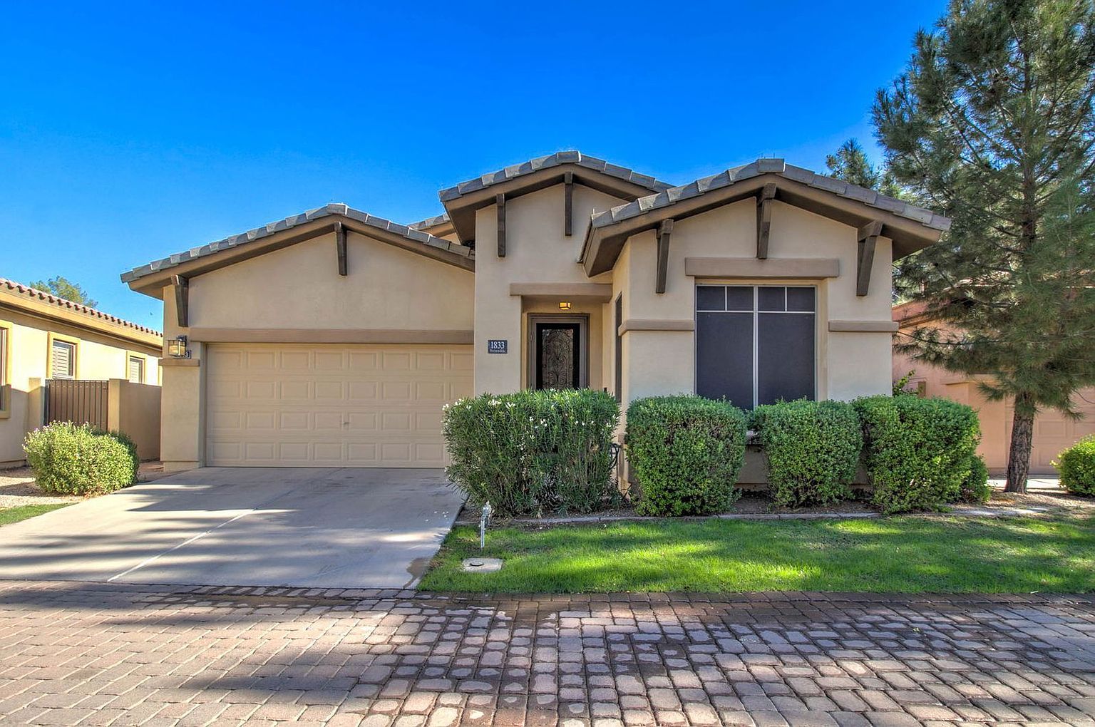 1833 West Periwinkle Way, Chandler, AZ 85248 photo 2