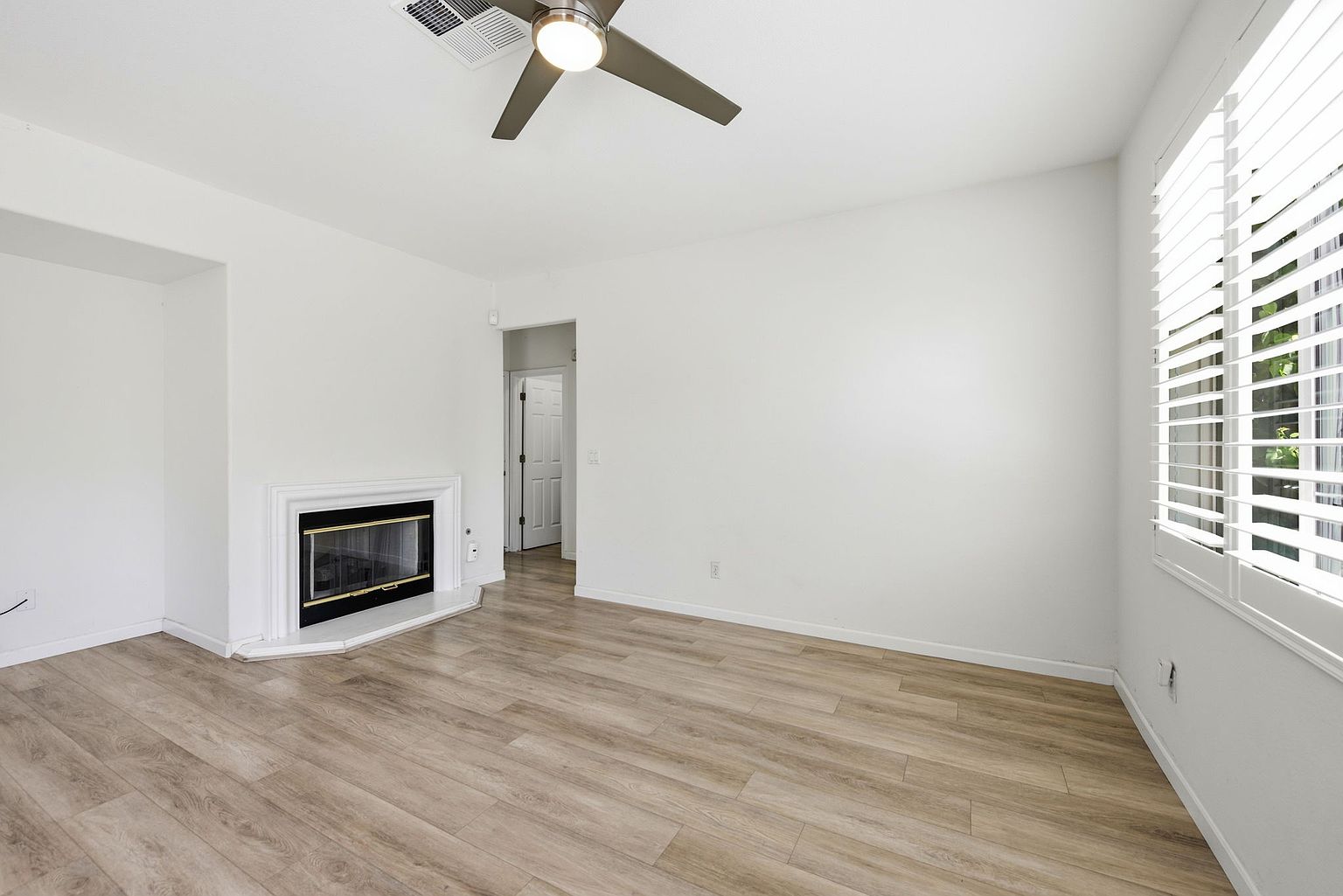 552 Stonehaven Ct photo 4