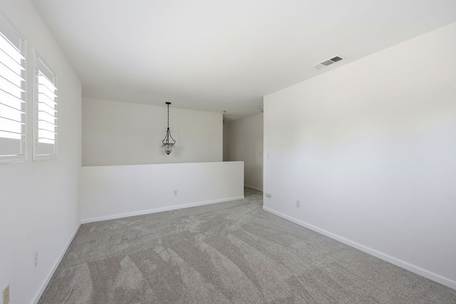 552 Stonehaven Ct photo 3