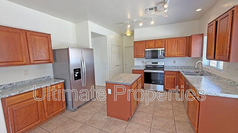 6431 W Whyman Ave Phoenix, AZ 85043 photo 3