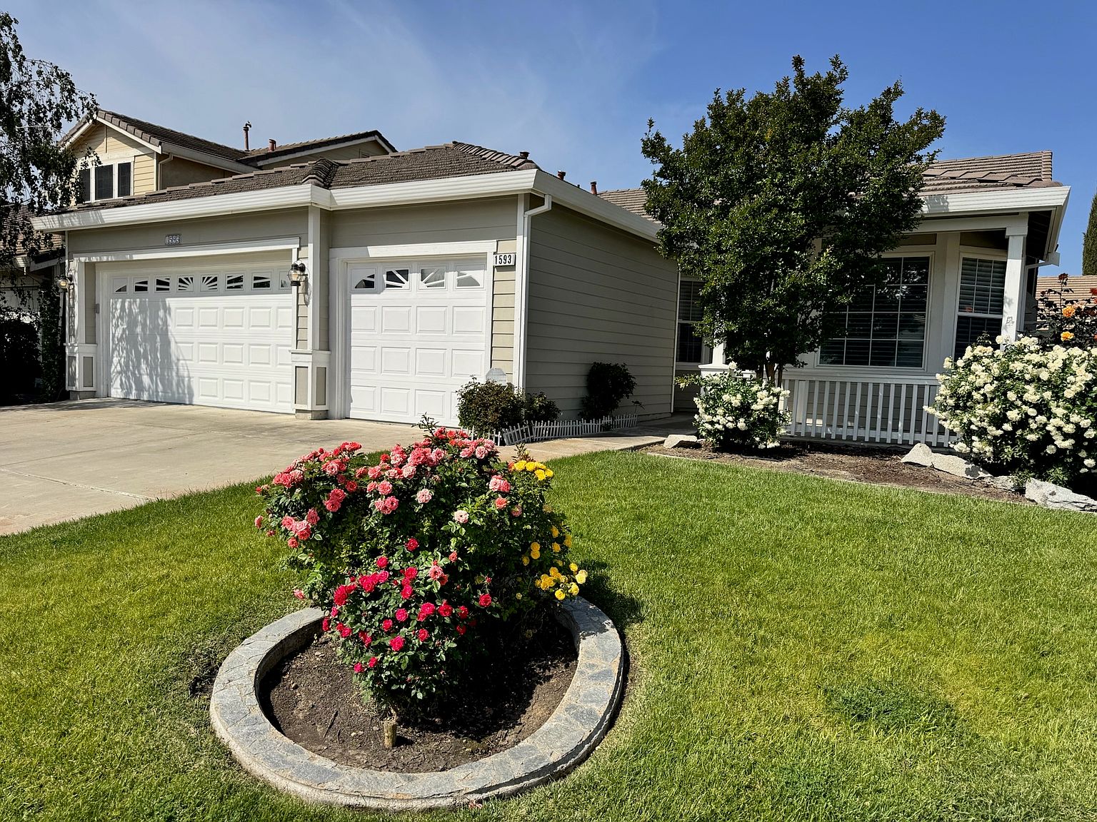 1593 Marine Ct photo 2