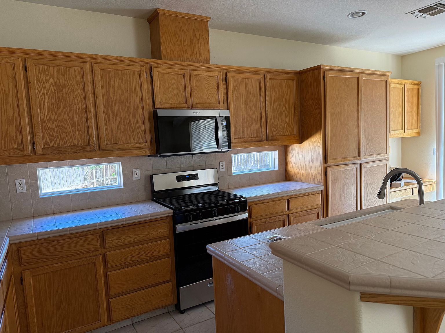 1130 King Loop photo 3