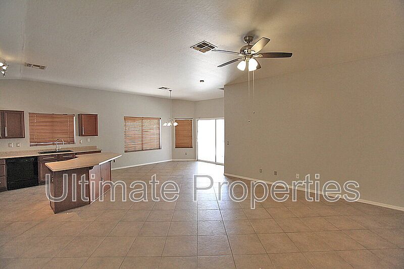 15710 N 34th St Phoenix, AZ 85032 photo 4
