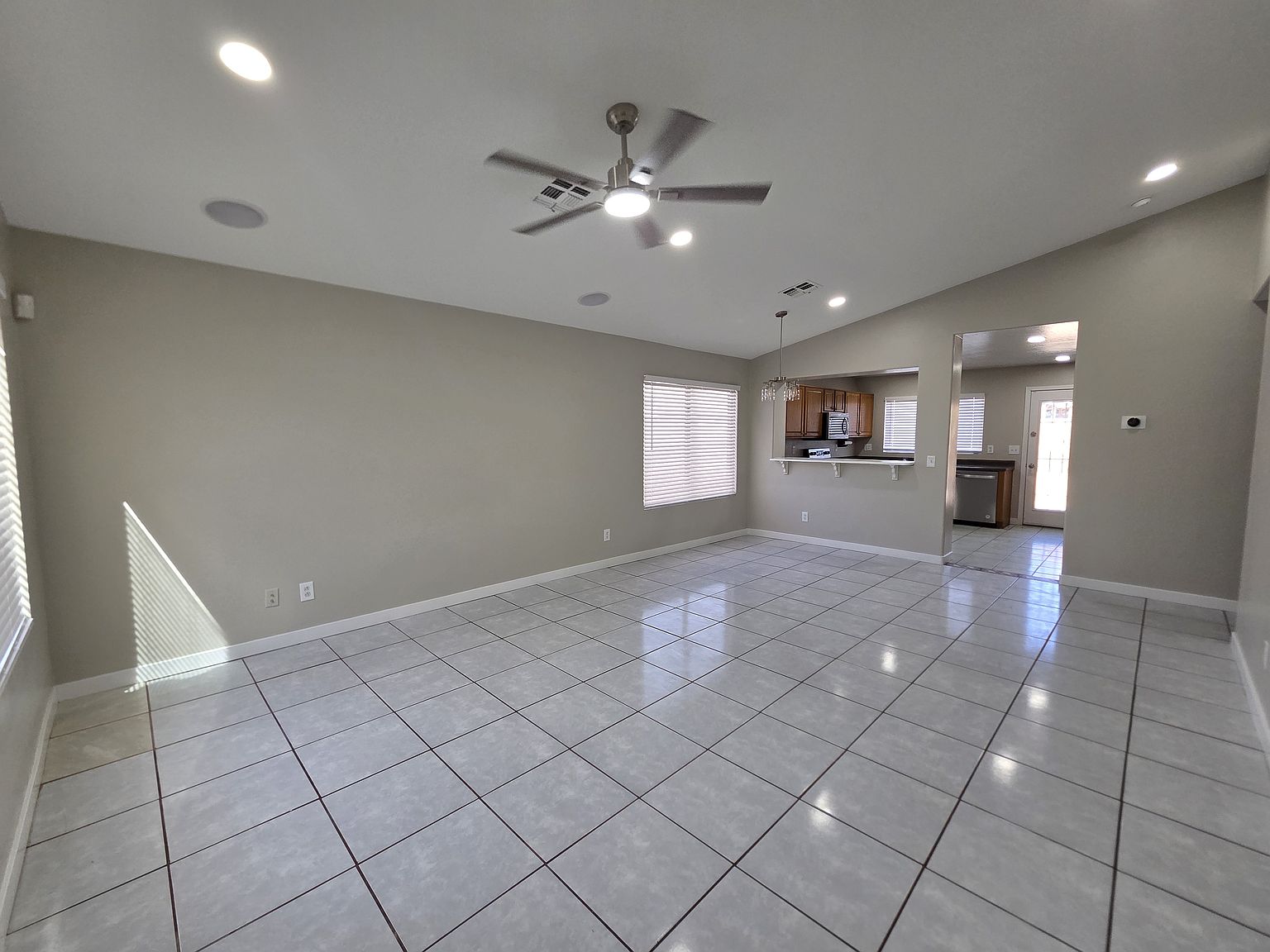 15848 W Jackson St photo 3