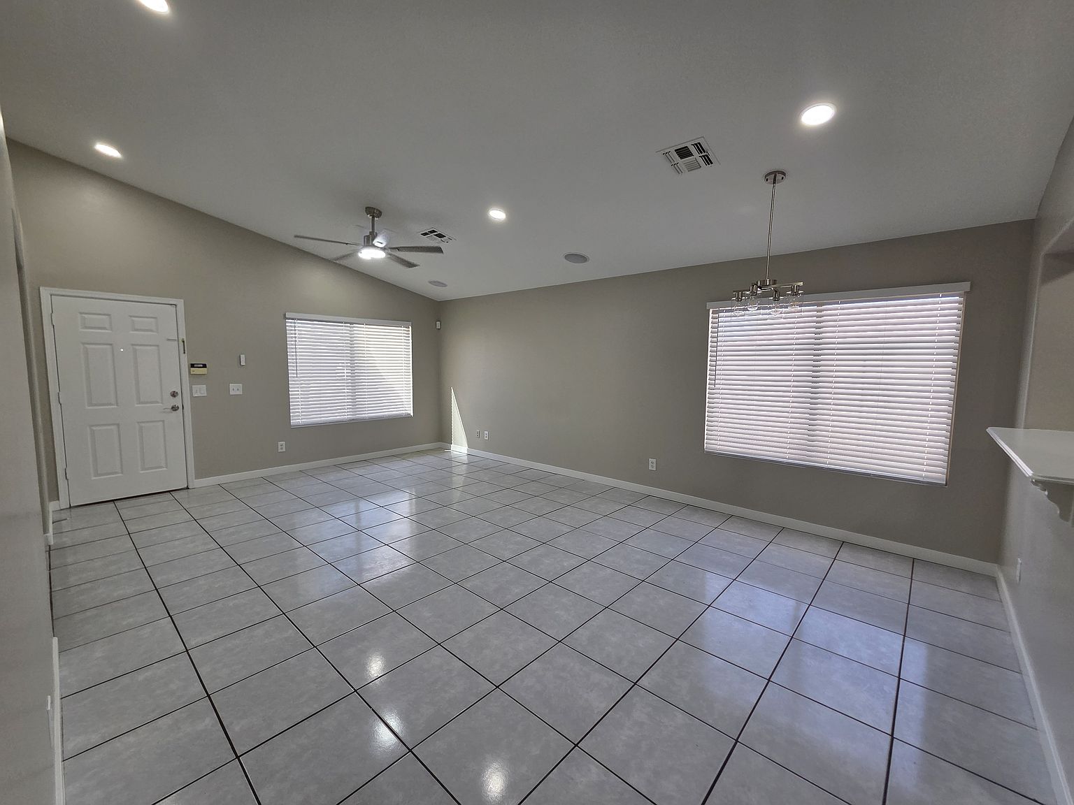 15848 W Jackson St photo 4