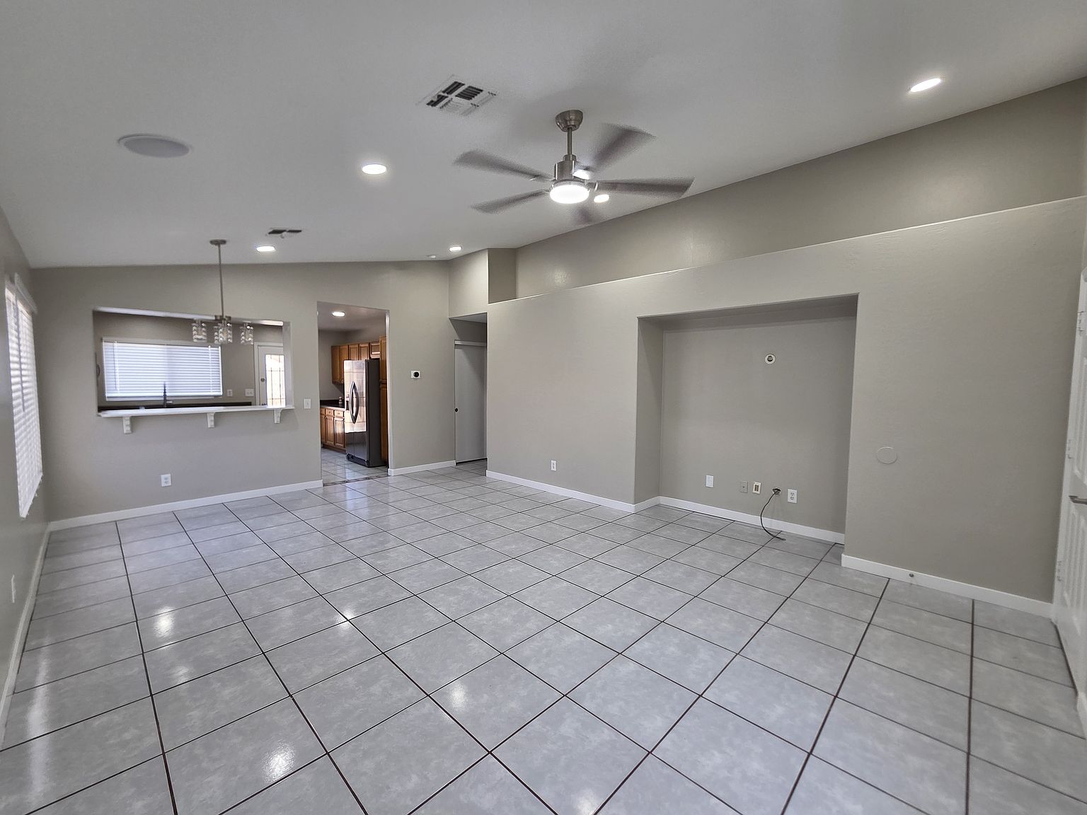 15848 W Jackson St photo 5