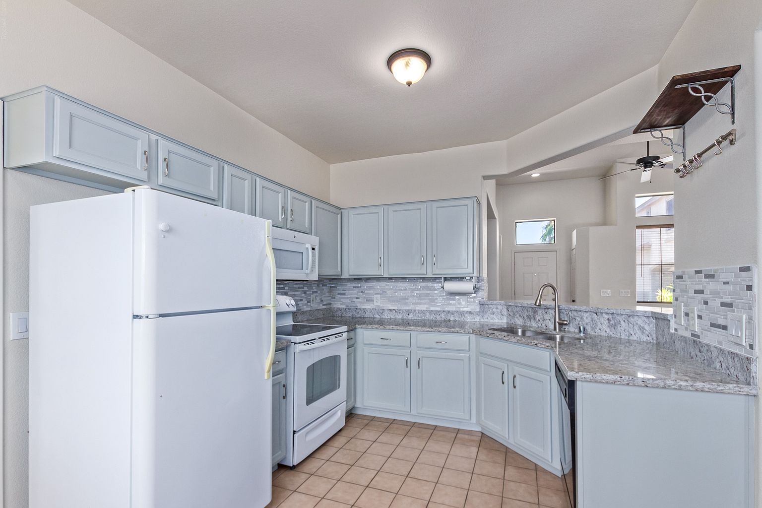 14307 W Lexington Ave photo 4