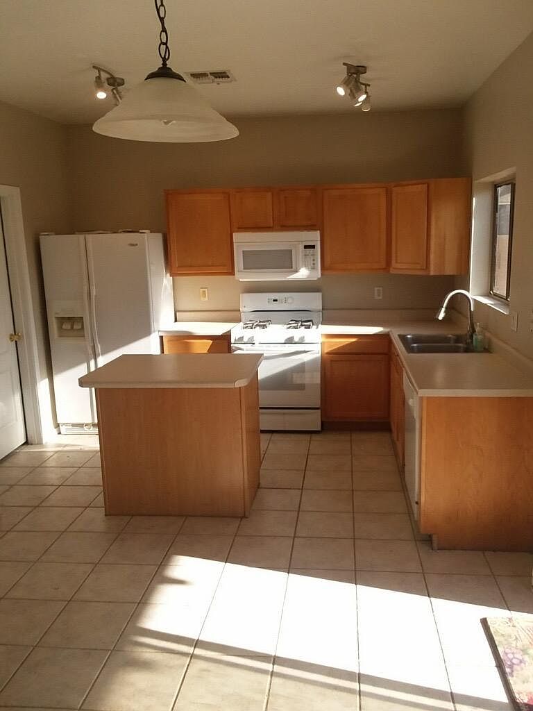 30276 N Desert Willow Blvd photo 4