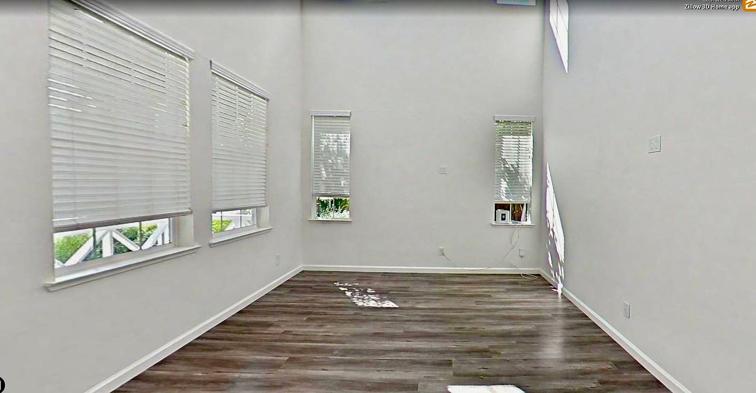 103 Lexington St photo 3