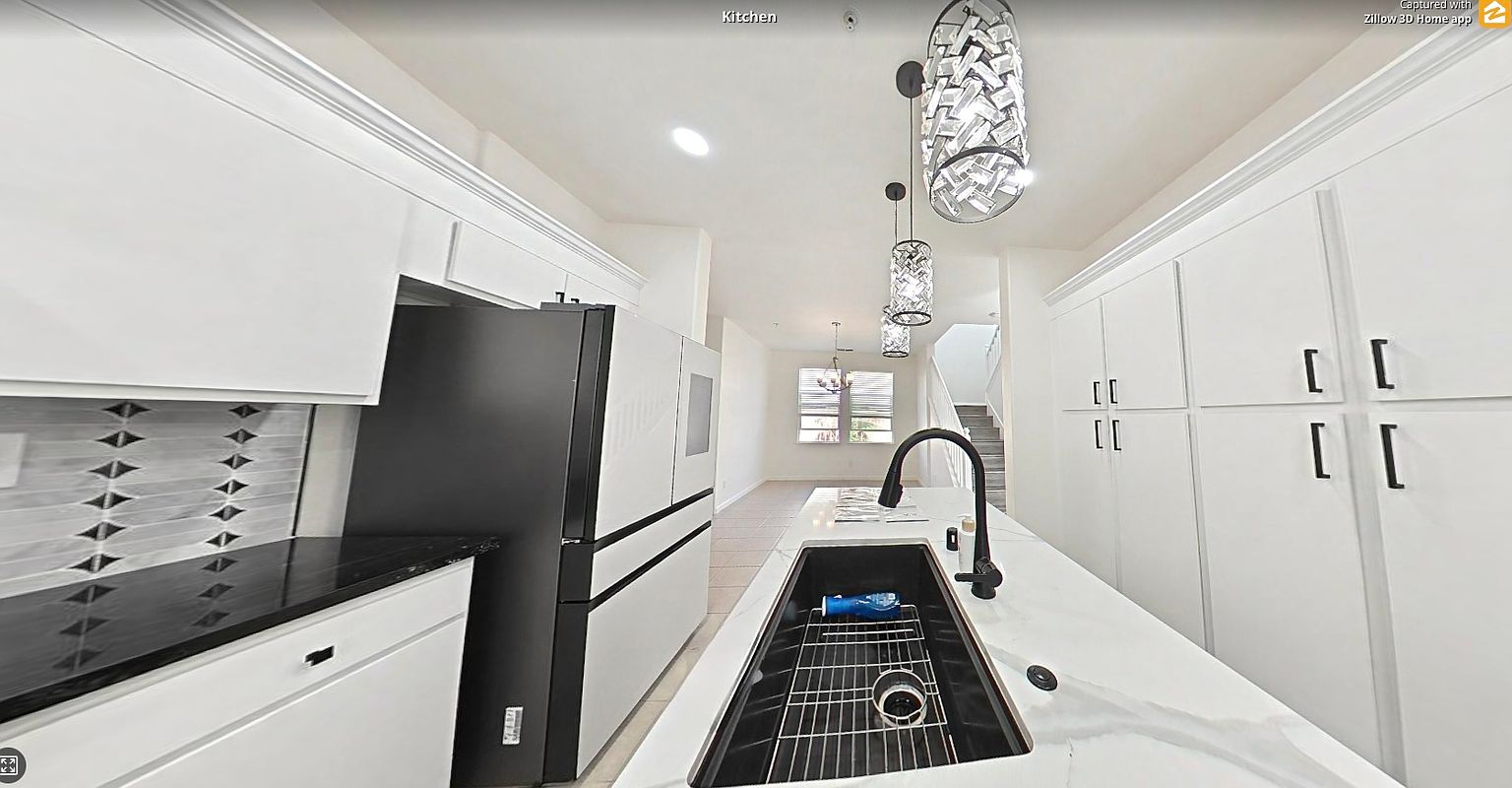 103 Lexington St photo 4