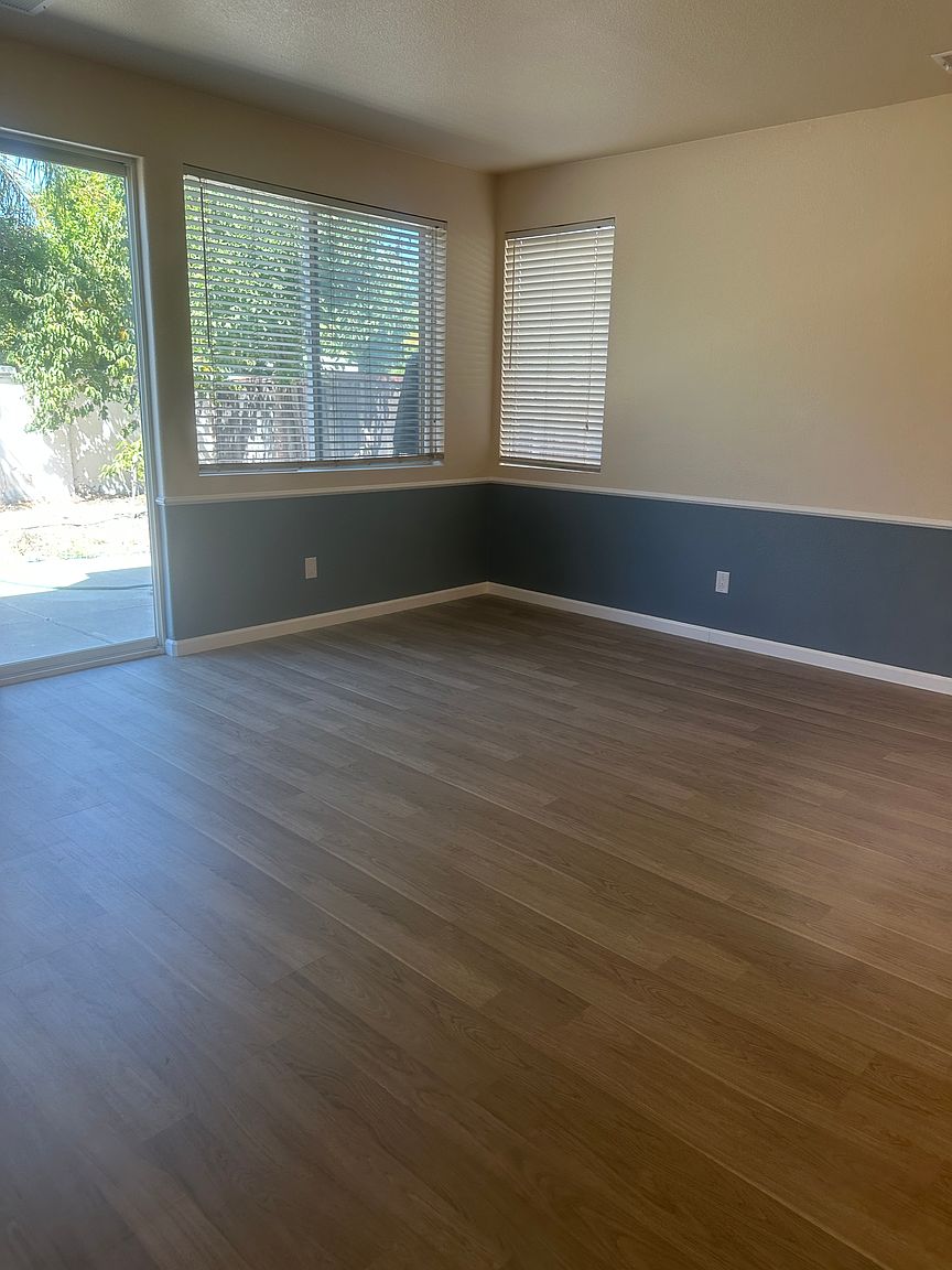 2048 Tupelo Way photo 4