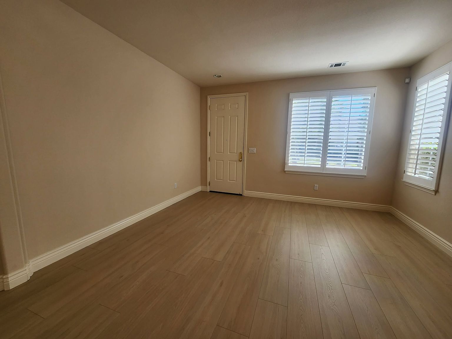 204 Abigail Cir photo 3