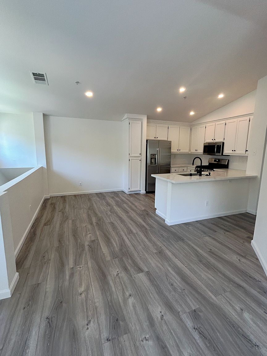 2210 Whitetail Ln photo 2