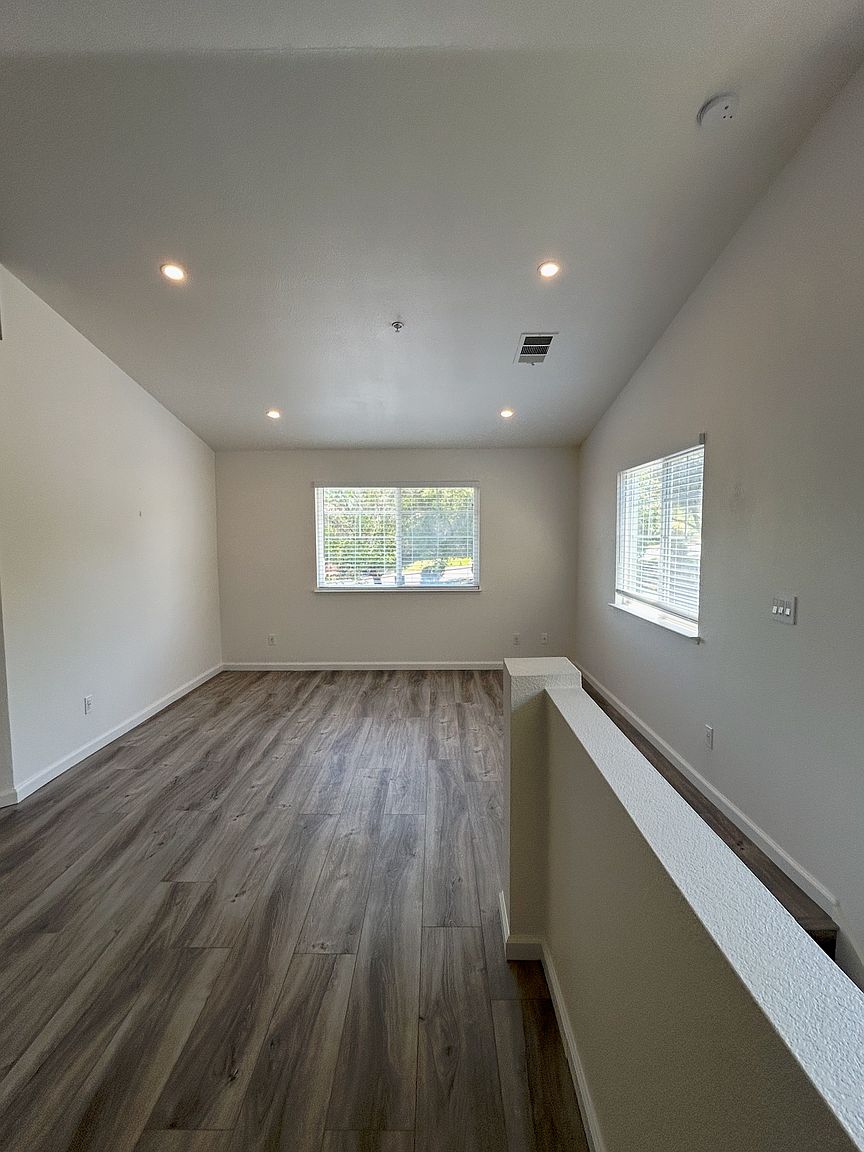 2210 Whitetail Ln photo 3