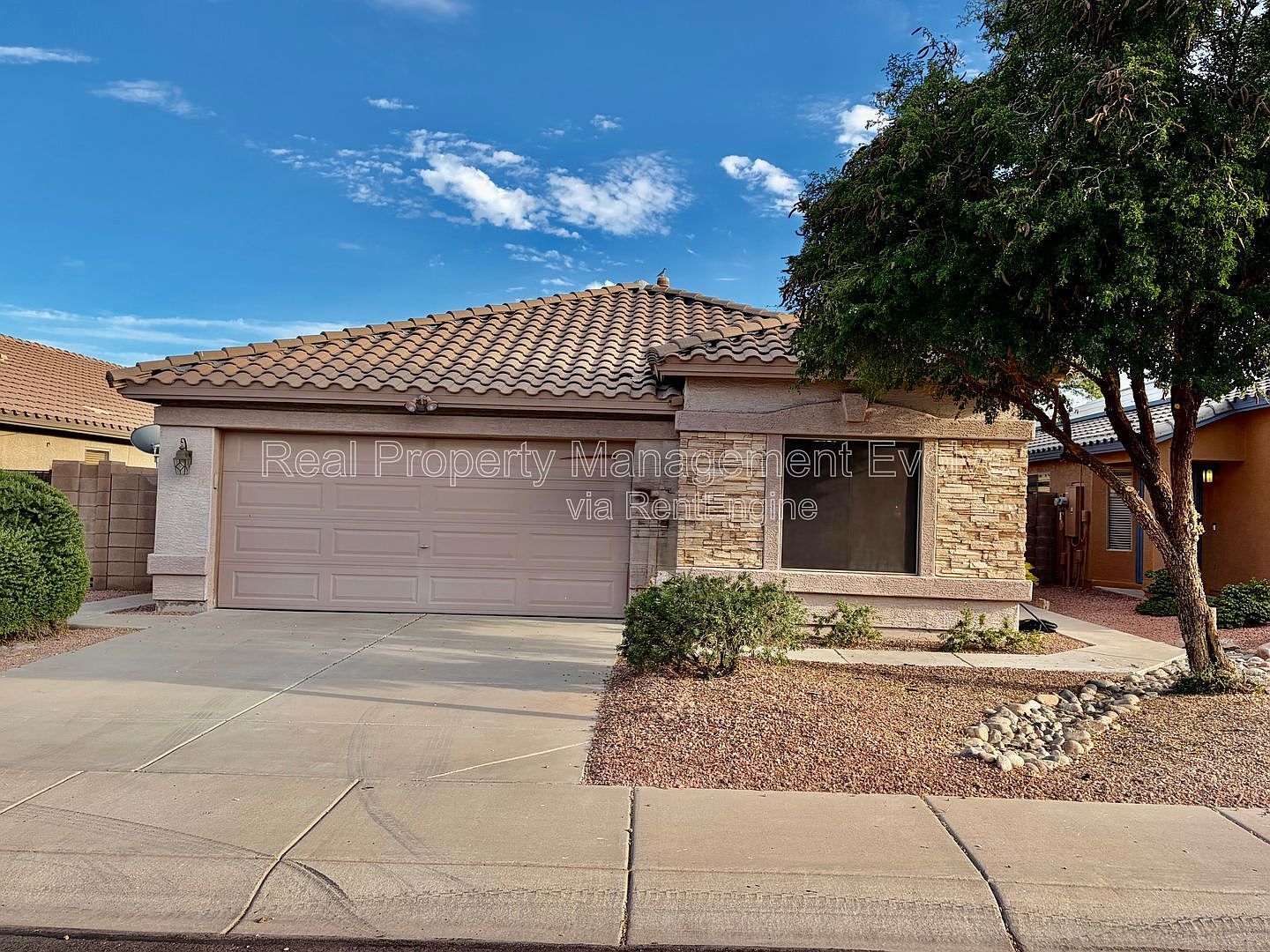 15847 W Saguaro Ln Surprise, AZ 85374 photo 2