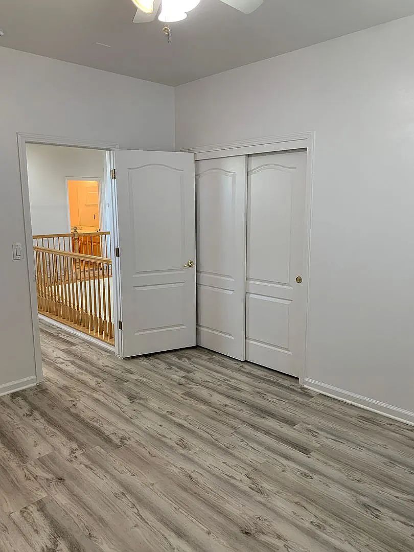 382 Tennis Ct photo 4
