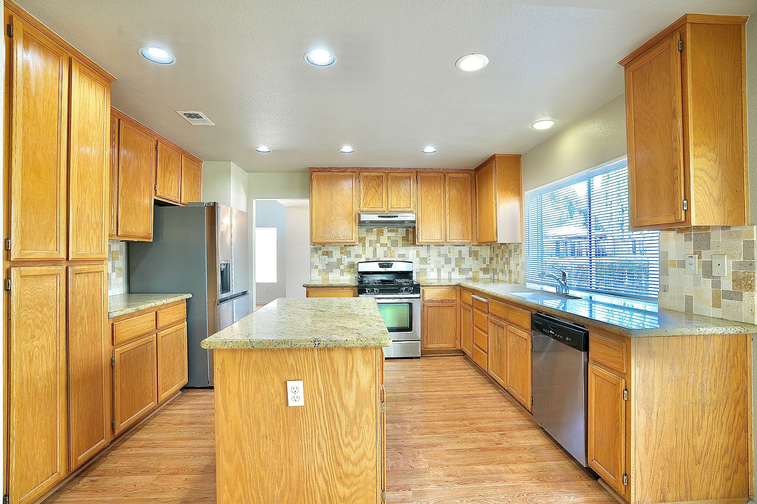 2625 Monroe St photo 3