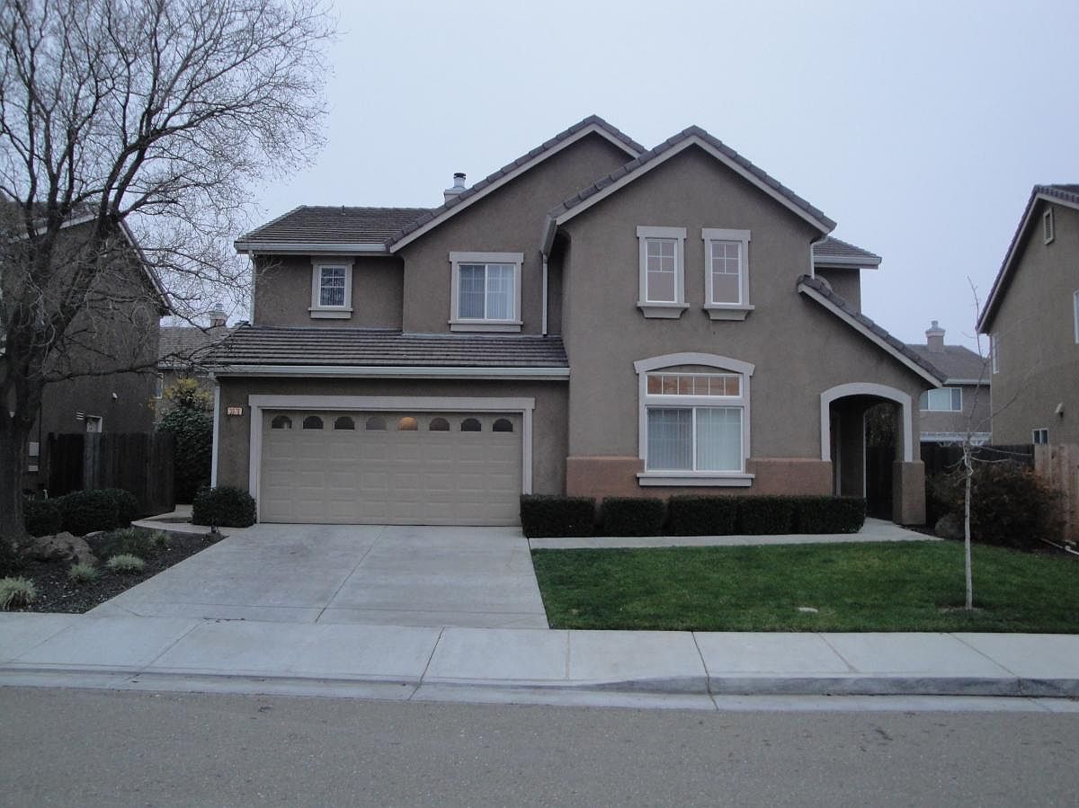 3976 Chateau Ln photo 2