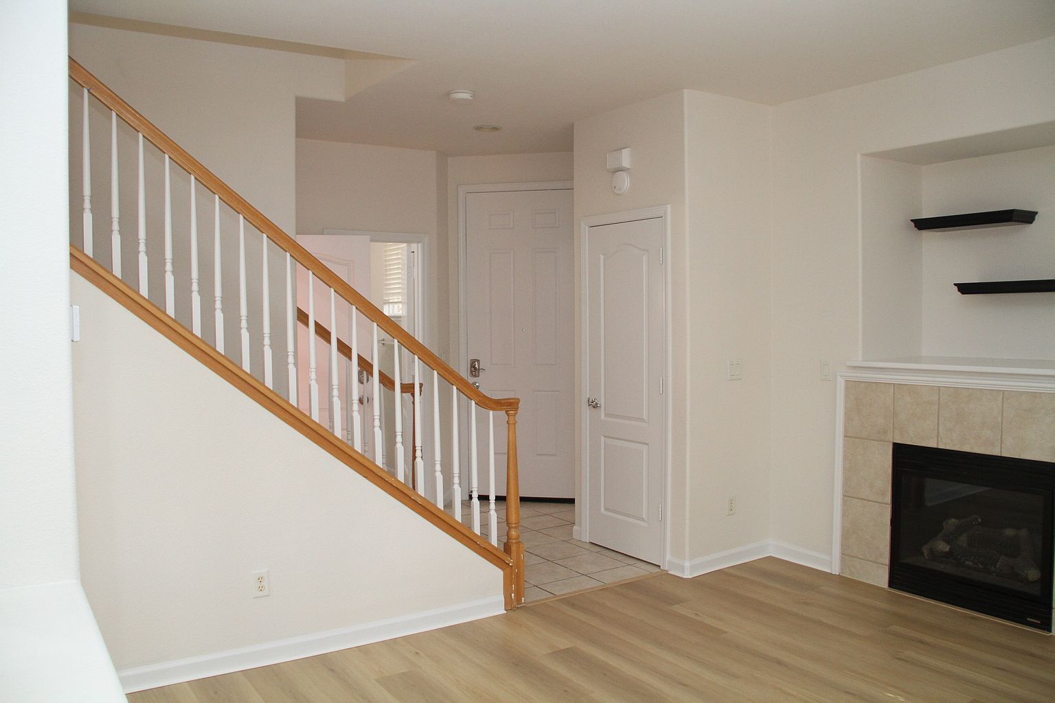 2177 Kingsbury Cir photo 5