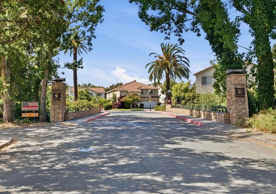 205 Accolade Dr photo 4