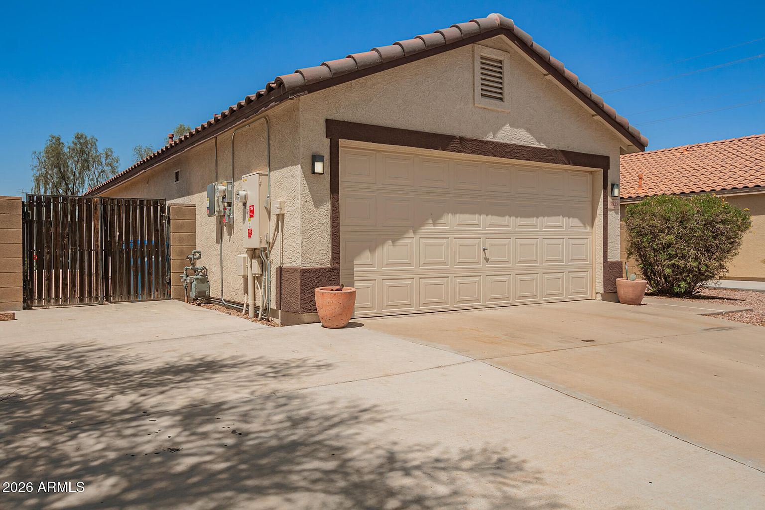 3032 W Red Fox Rd photo 2