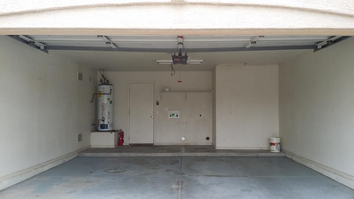 3201 N 130th Ave photo 4
