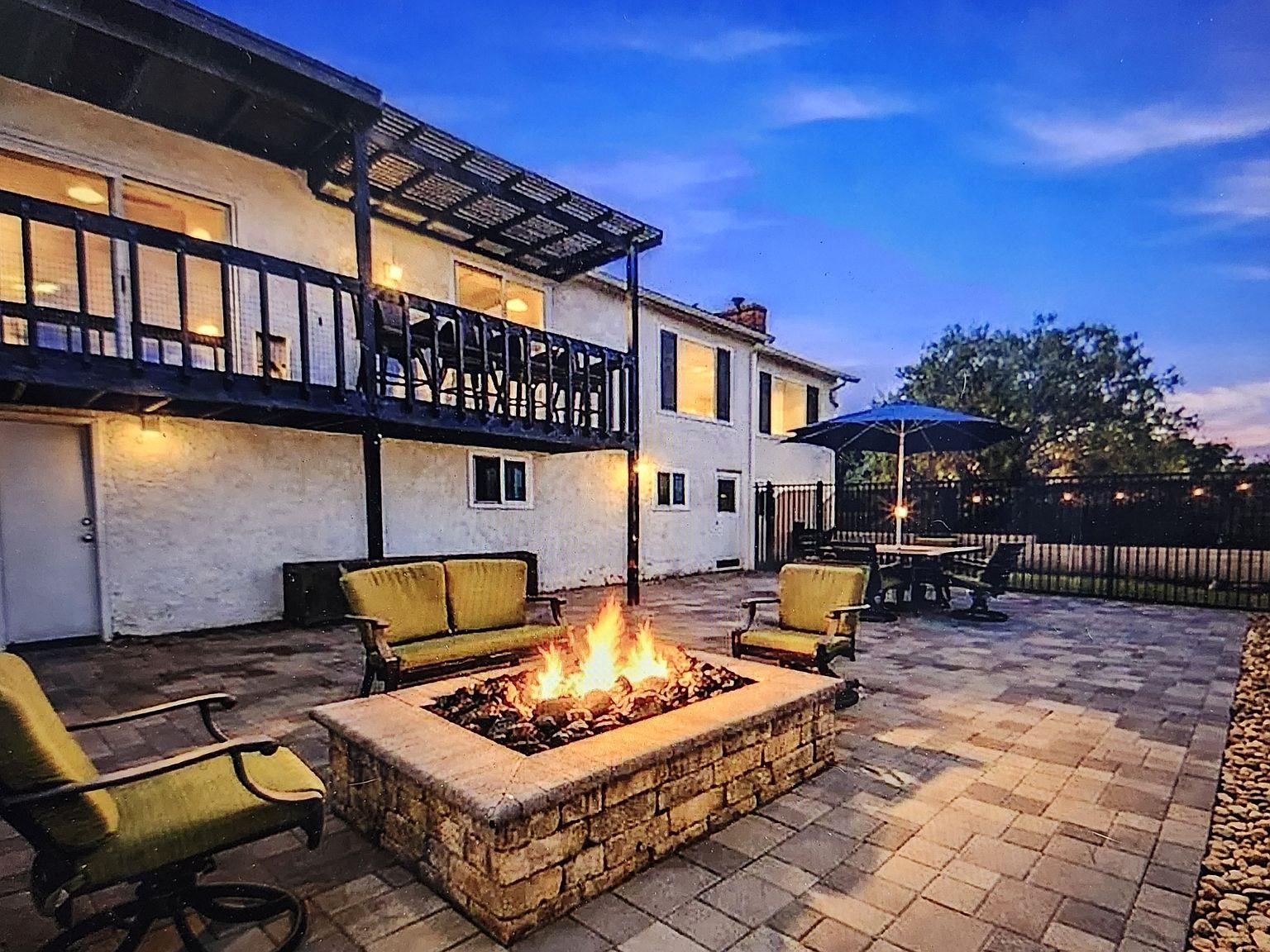 1864 Winterwarm Dr photo 2