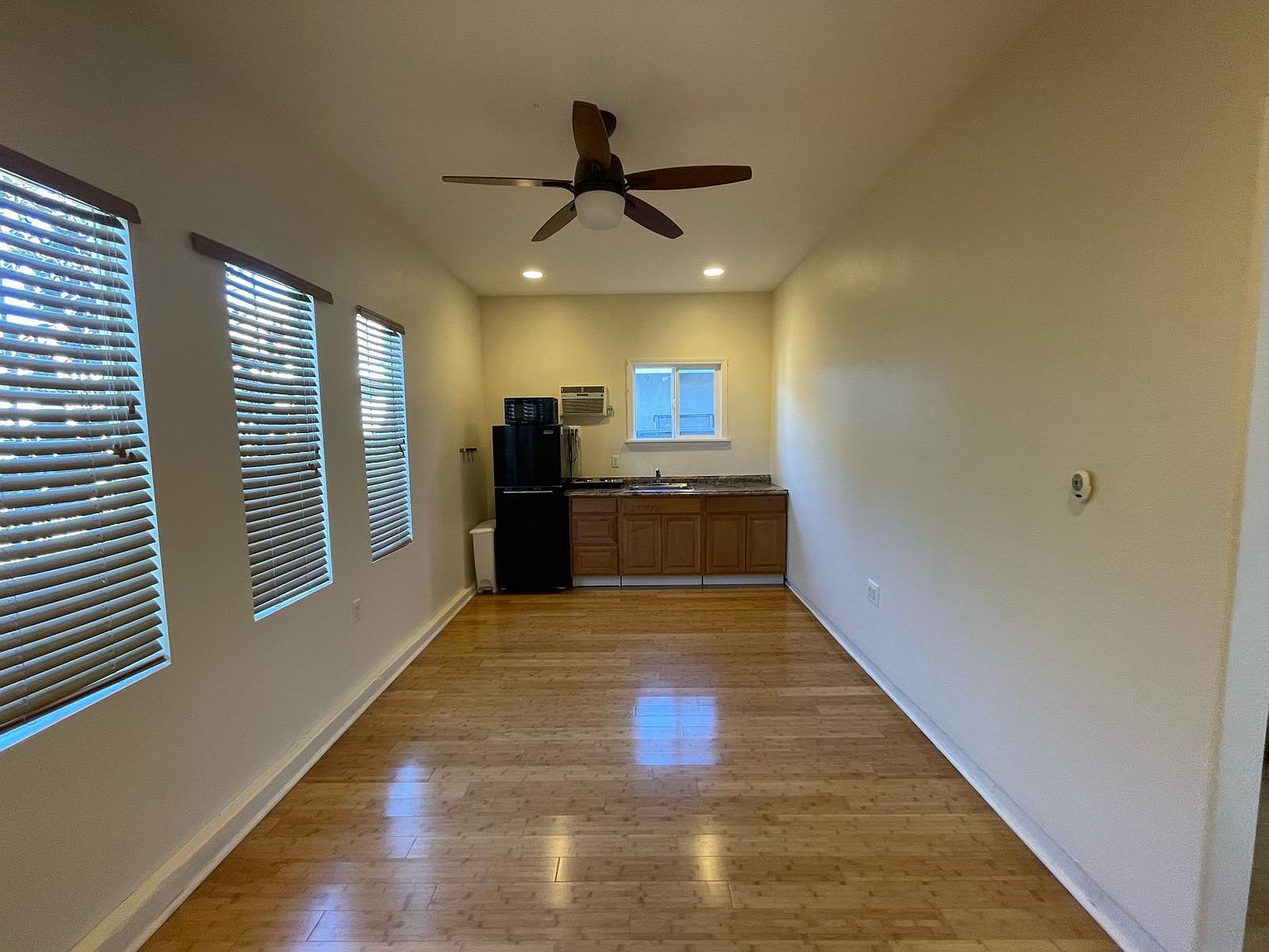 1863 Almagro Ln photo 2