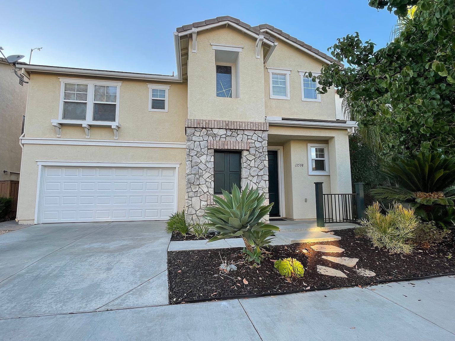 11598 Trailbrook Ln photo 2