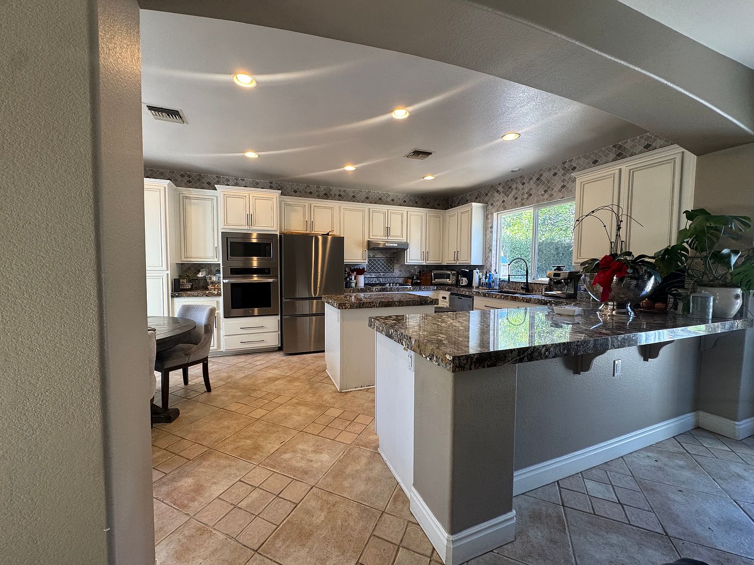 1450 Antioch Ave photo 3