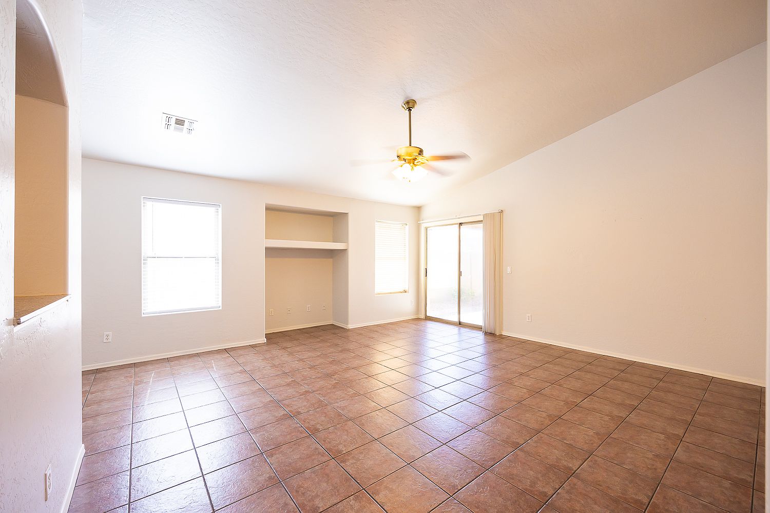 9233 W Mackenzie Dr photo 4