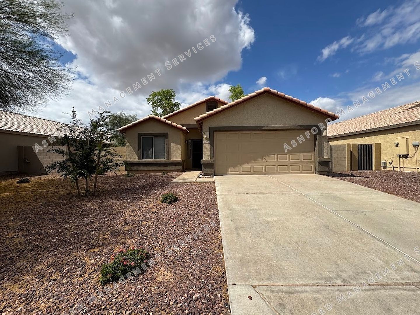 BEAUTIFUL 3 BEDROOM 2 BATHROOM HOME IN GOODYEAR photo 4