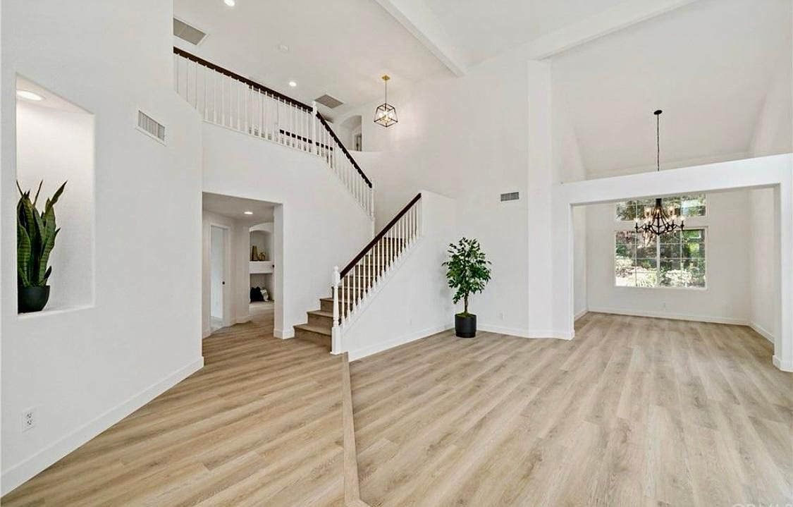 42012 Dahlia Way photo 2
