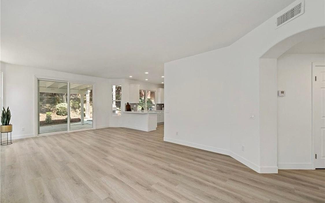 42012 Dahlia Way photo 4