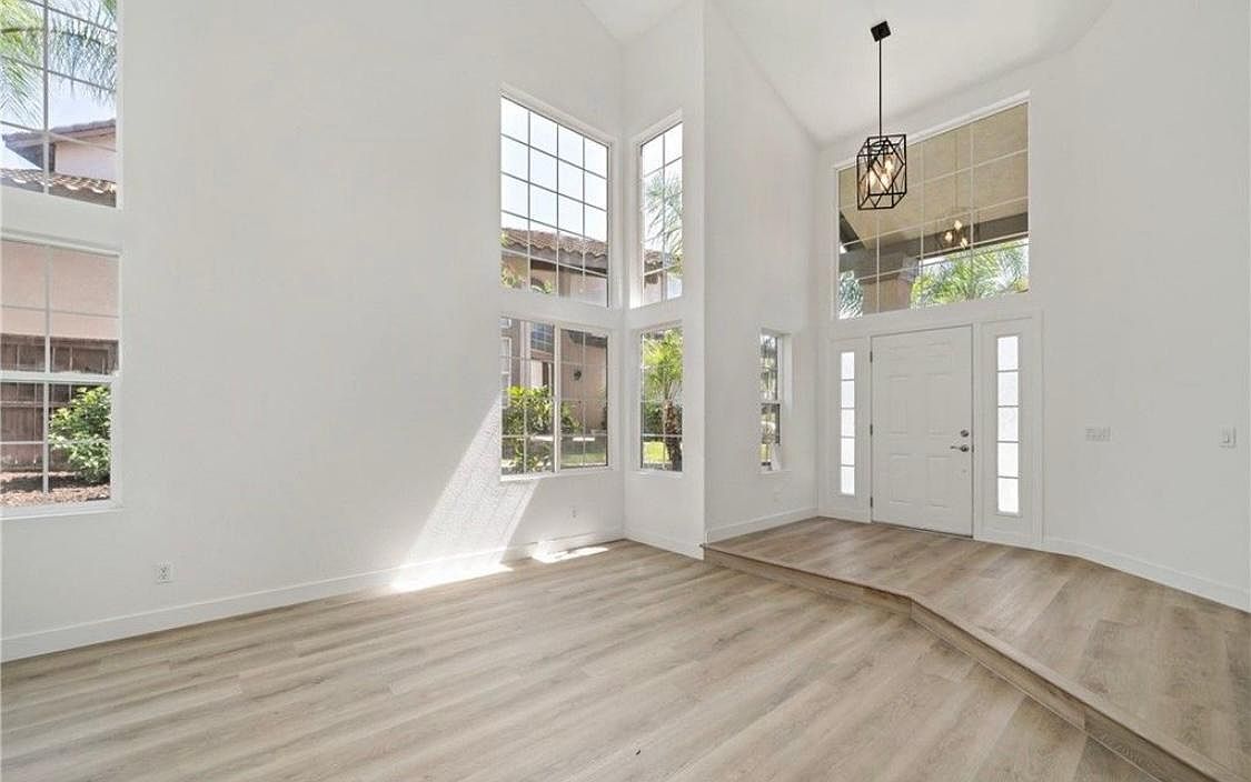 42012 Dahlia Way photo 3
