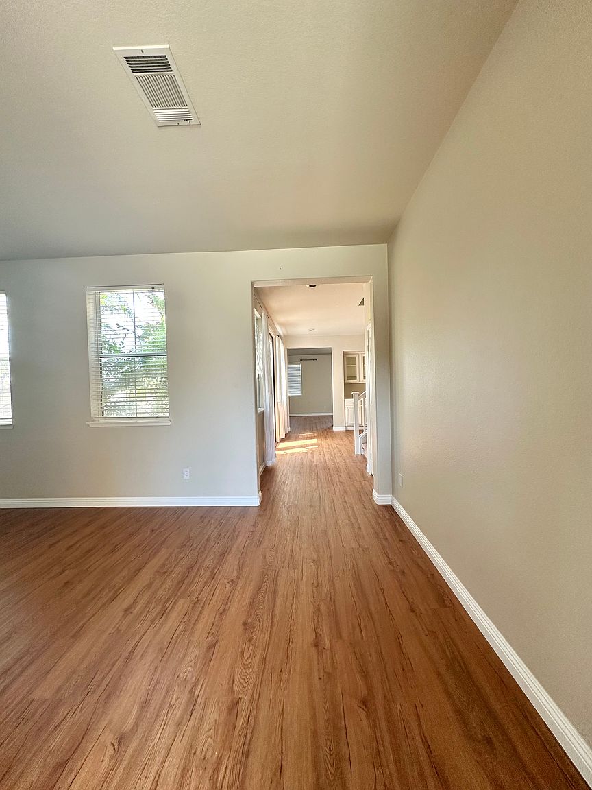 33854 Channel St photo 3