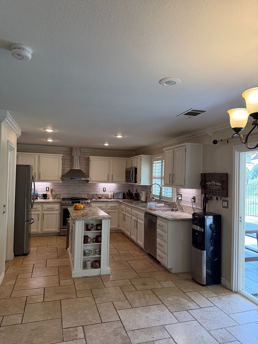 42121 Delmonte St photo 5
